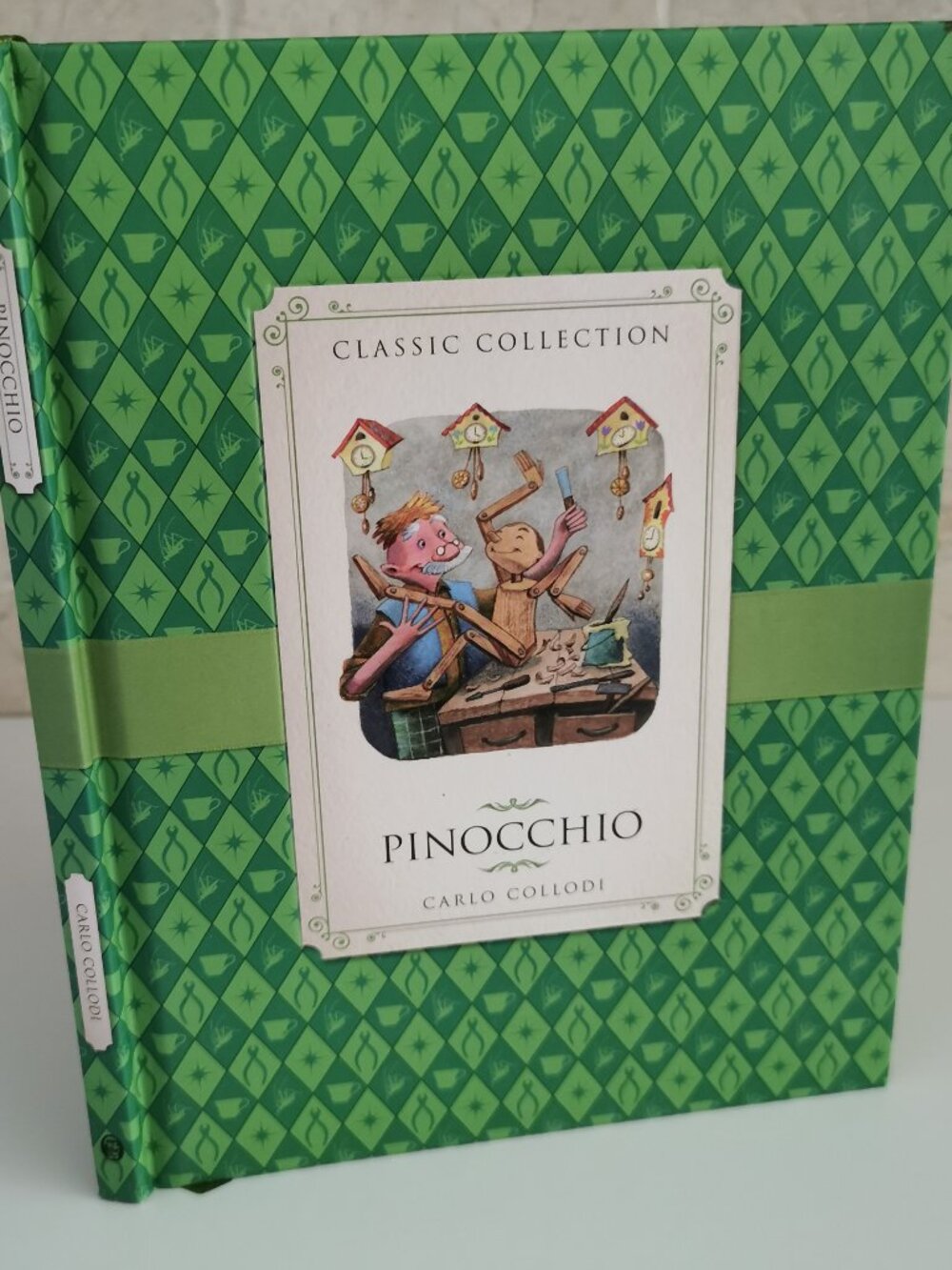 Pinocchio by Carlo Collodi Classic Kids Book Illustrated Bold Green Cover